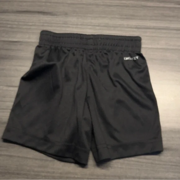 NIKE Boy Toddler 3 piece outfit 2T - Picture 5 of 10